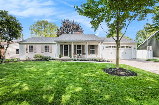 front view picture of 1728 Edgewood Avenue Se, Grand Rapids, MI. 49506