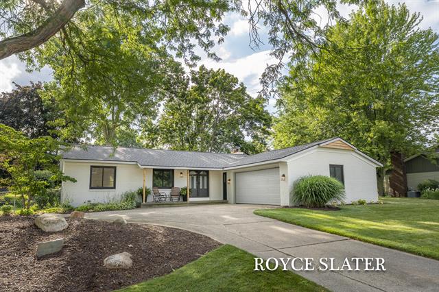 front view picture of 4847 Ridgeline Drive Ne, Grand Rapids, MI. 49525