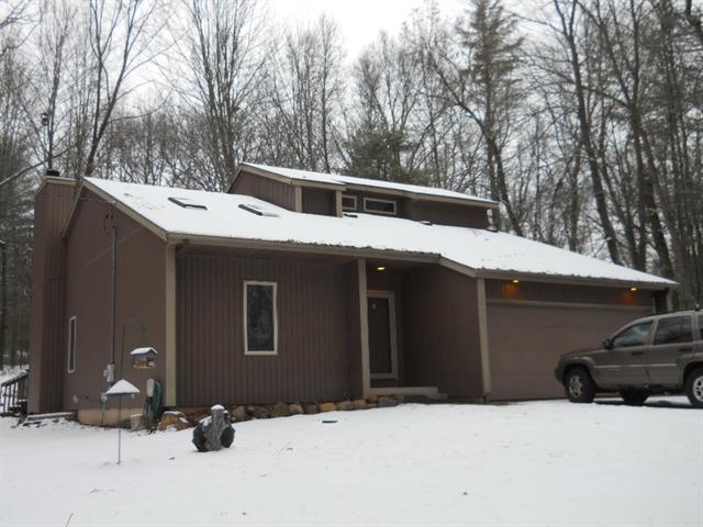 front view picture of 12717 White Swan Drive, Greenville, MI. 48838