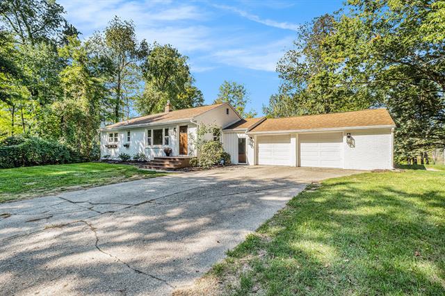 front view picture of 4005 Filkins Drive Ne, Grand Rapids, MI. 49525