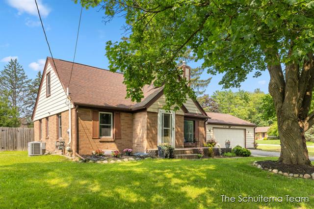 front view picture of 4865 Aylesworth Street Se, Grand Rapids, MI. 49546
