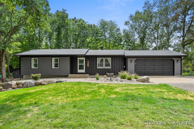 front view picture of 6250 Kies Street Ne, Rockford, MI. 49341