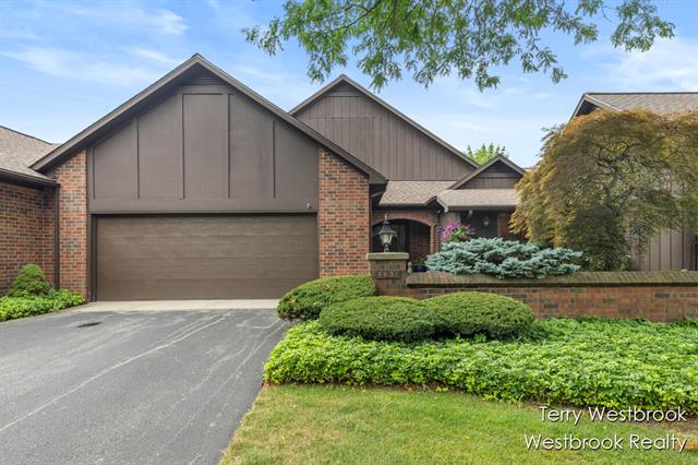 front view picture of 6051 N Gatehouse Drive Se, Grand Rapids, MI. 49546