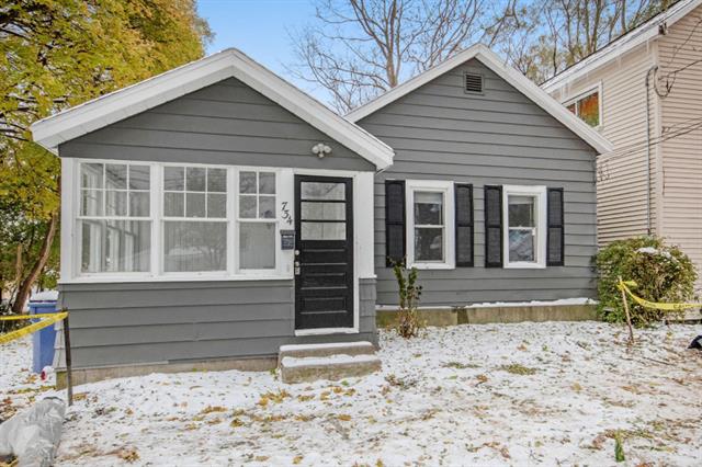 front view picture of 734 Logan Street Se, Grand Rapids, MI. 49503