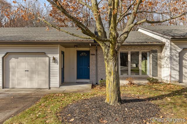 front view picture of 2885 Se Hidden View Drive, Caledonia, MI. 49316