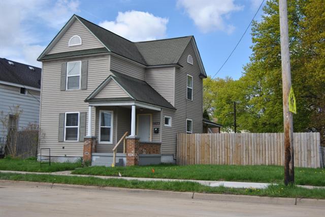 front view picture of 1423 Alpine Avenue Nw, Grand Rapids, MI. 49504
