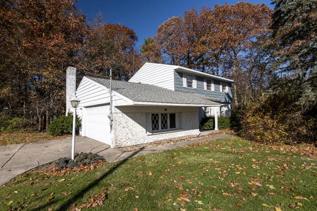 front view picture of 187 Lantern Drive Nw, Comstock Park, MI. 49321