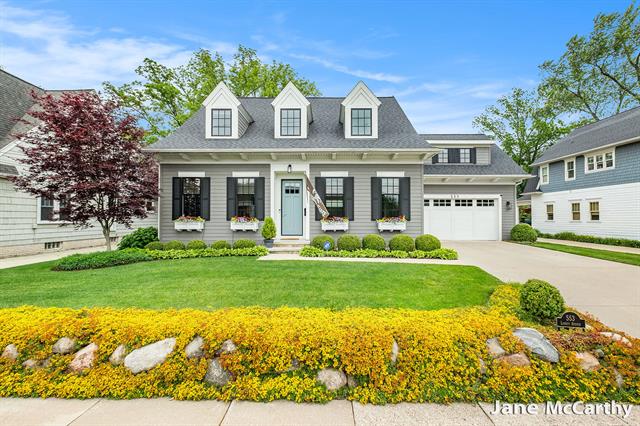 front view picture of 553 Lovett Se, Grand Rapids, MI. 49506