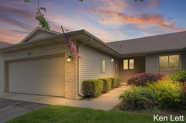 front view picture of 936 Amber View Drive Sw, Byron Center, MI. 49315