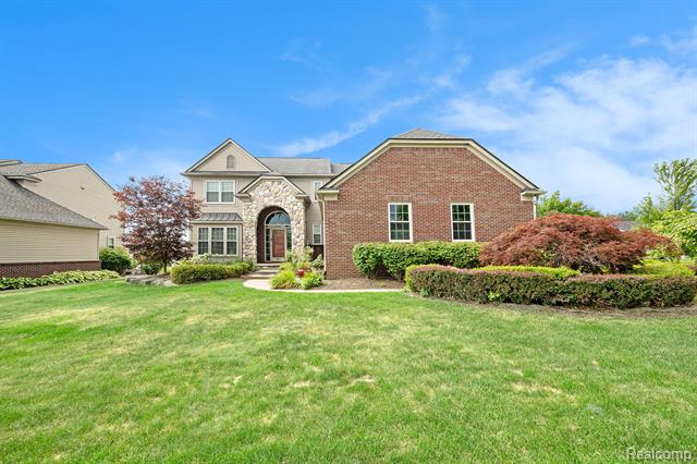 front view picture of 57847 Cider Mill Dr, New Hudson, MI. 48165