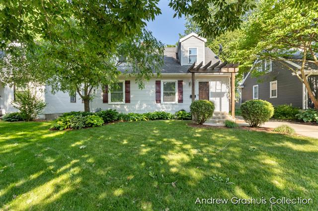 front view picture of 1142 Orchard Avenue Se, Grand Rapids, MI. 49506