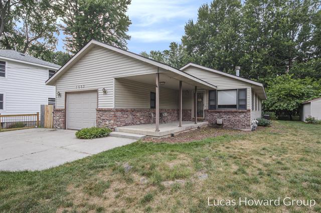 front view picture of 1003 Kusterer Drive Nw, Grand Rapids, MI. 49534