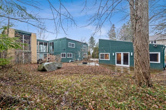 front view picture of 15157 Lakeshore Road, Lakeside, MI. 49116