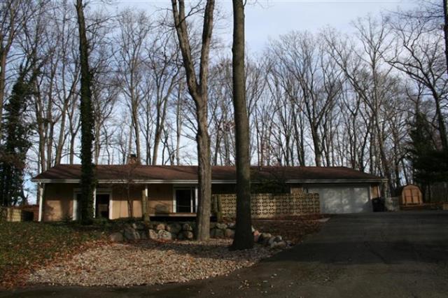 front view picture of 7238 Willobee Street, Coloma, MI. 49038