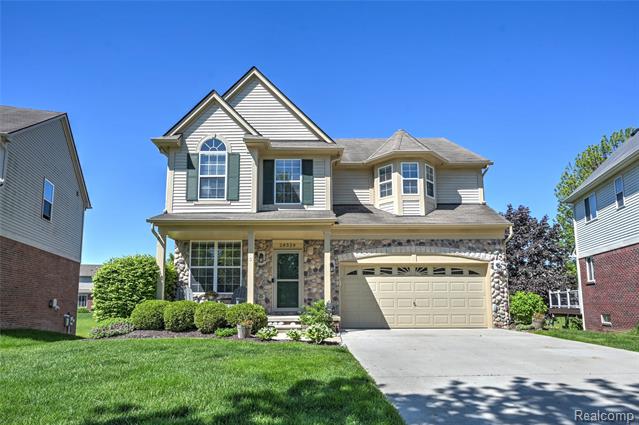front view picture of 28329 Cottage Ln, New Hudson, MI. 48165