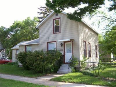 front view picture of 1203 4Th Street, Muskegon, MI. 49441