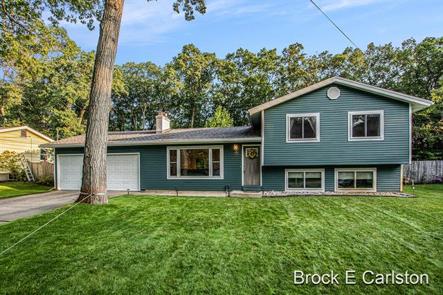 front view picture of 1650 Bonneville Drive, Muskegon, MI. 49441