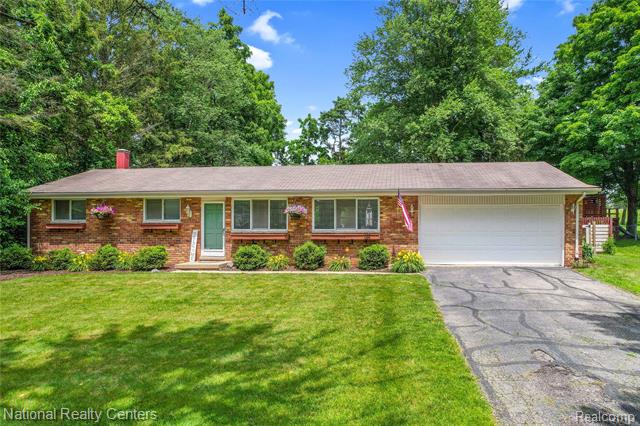 front view picture of 61900 Richfield St, South Lyon, MI. 48178