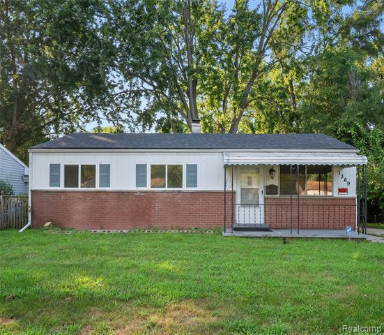 front view picture of 1369 Candlewood, Ypsilanti, MI. 48198