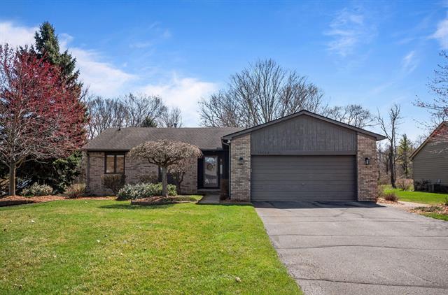 front view picture of 59493 Tonester Cir, New Hudson, MI. 48165
