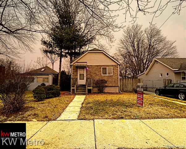 front view picture of 4972 Lafontaine Street, Grosse Pointe, MI. 48236