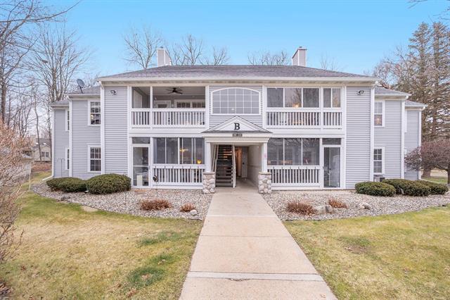 front view picture of 300 Butler Court, Marshall, MI. 49068
