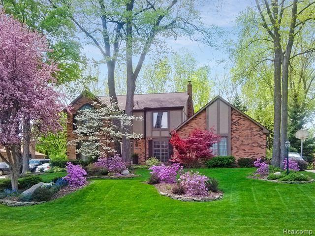 front view picture of 21929 Heatheridge Lane, Northville, MI. 48167