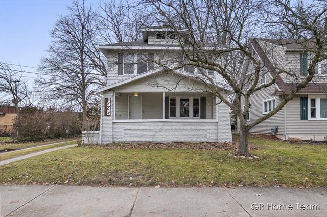 front view picture of 1935 Cornelius Avenue Se, Grand Rapids, MI. 49507