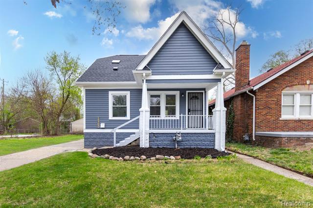 front view picture of 18700 Shiawassee Drive, Detroit, MI. 48219