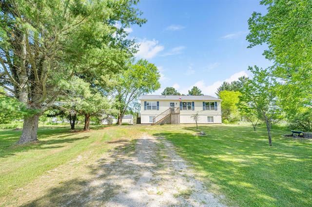front view picture of 602 Maplewood Avenue, Reed City, MI. 49677