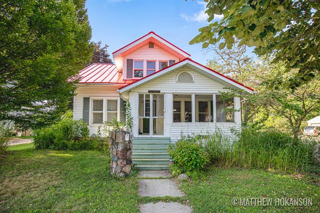front view picture of 736 W Grand Street, Hastings, MI. 49058