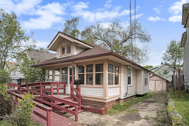 front view picture of 205 Corinne Street Sw, Grand Rapids, MI. 49507