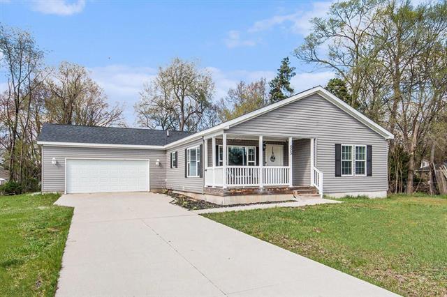 front view picture of 525 66Th Street Se, Grand Rapids, MI. 49548