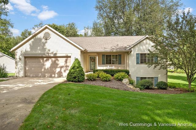 front view picture of 12409 Holmden Drive Ne, Rockford, MI. 49341