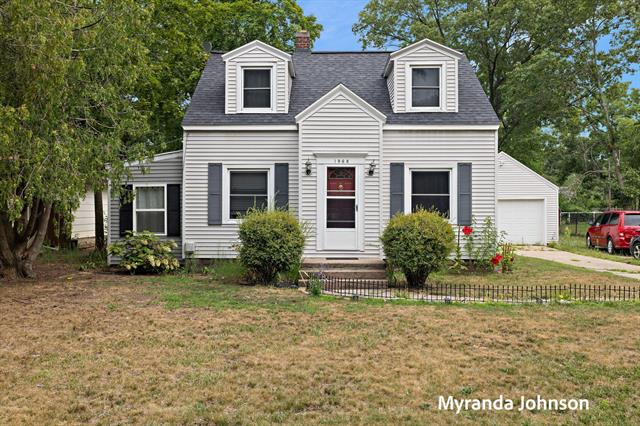front view picture of 1068 Englewood Avenue, Muskegon, MI. 49441