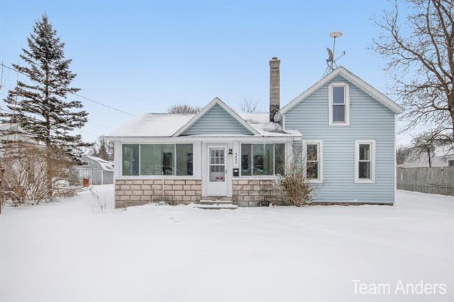 front view picture of 1044 S Bridge Street, Belding, MI. 48809