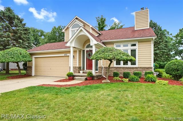 front view picture of 473 Hampton Ct, Wixom, MI. 48393