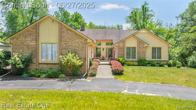 front view picture of 1145 W Moore Rd, Milford, MI. 48381