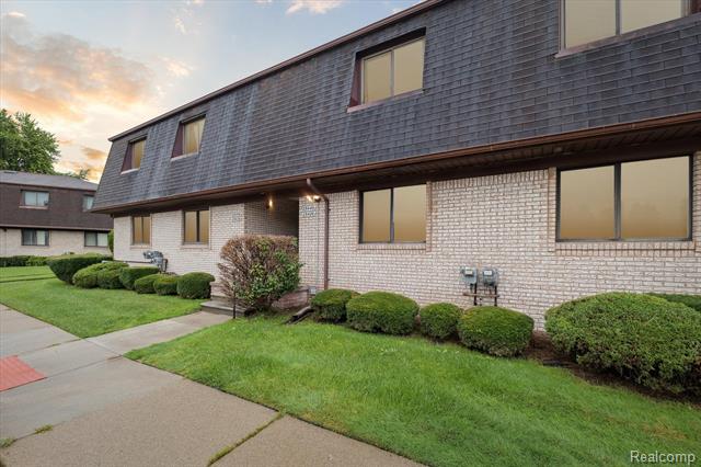 front view picture of 25440 Quarter Deck Street, Harrison Township, MI. 48045