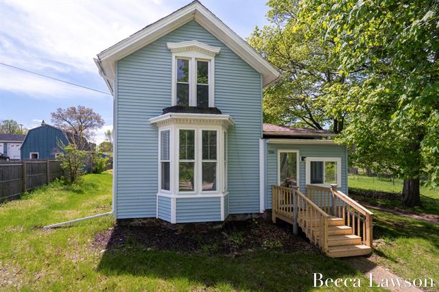 front view picture of 516 Warren Street, Marshall, MI. 49068