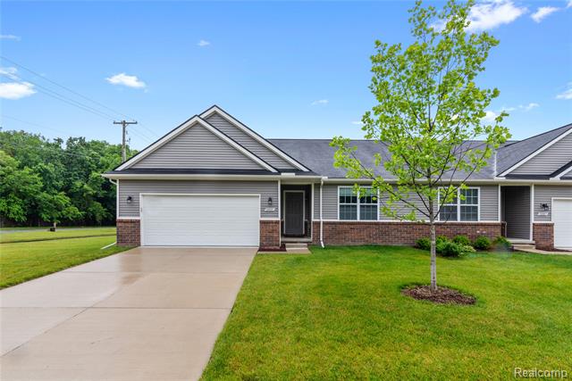 front view picture of 10001 Swan Lake Circle, Ypsilanti, MI. 48197