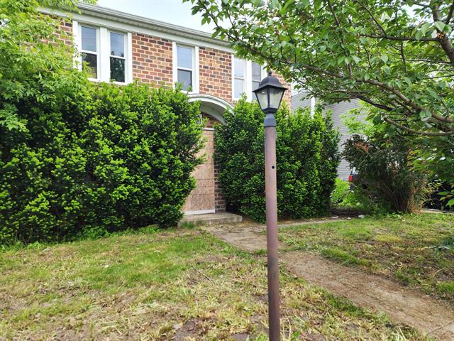 front view picture of 907 Russell Street, Kalamazoo, MI. 49001