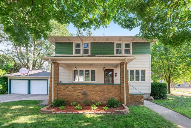 front view picture of 828 7Th Street Nw, Grand Rapids, MI. 49504