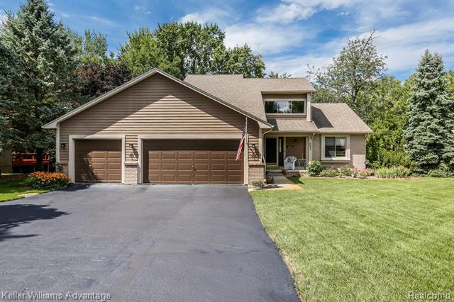 front view picture of 501 Alexander Dr, Walled Lake, MI. 48390