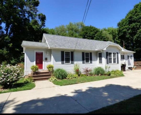 front view picture of 322 N Cayuga Street, Buchanan, MI. 49107