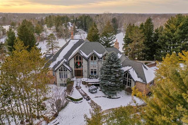 front view picture of 6263 Canter Creek, Grand Blanc, MI. 48439