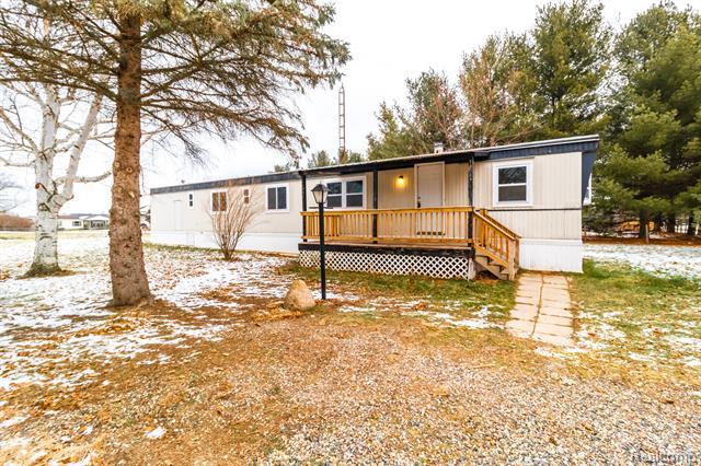 front view picture of 5414 Southampton Drive, Lapeer, MI. 48446