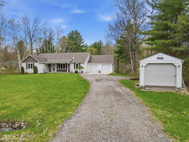front view picture of 668 S Bartlett, Saint Clair, MI. 48079