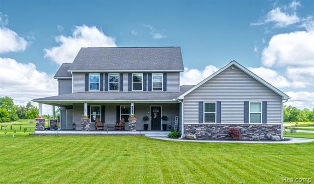 front view picture of 5015 Lindemere Drive, Fowlerville, MI. 48836