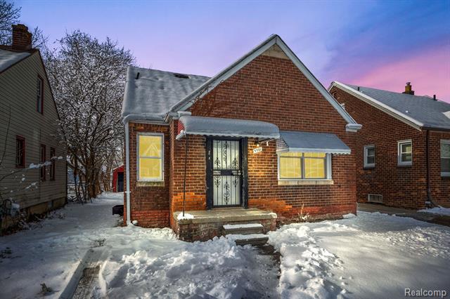front view picture of 5561 Lakepointe Street, Detroit, MI. 48224